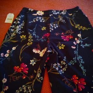 NWT size Small Time & Tru stretch Bermuda short